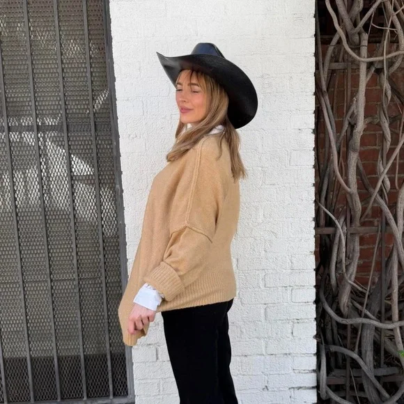 Billabong oversized tan comfy cozy sweater Size s - Picture 3 of 6